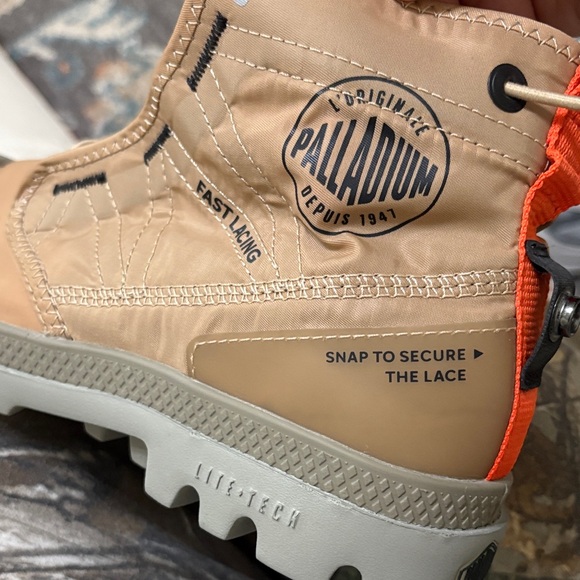 Palladium Small Man/Kids Tan and Gray Boots (US 6, UK 5.5, EUR 39) - Picture 8 of 9